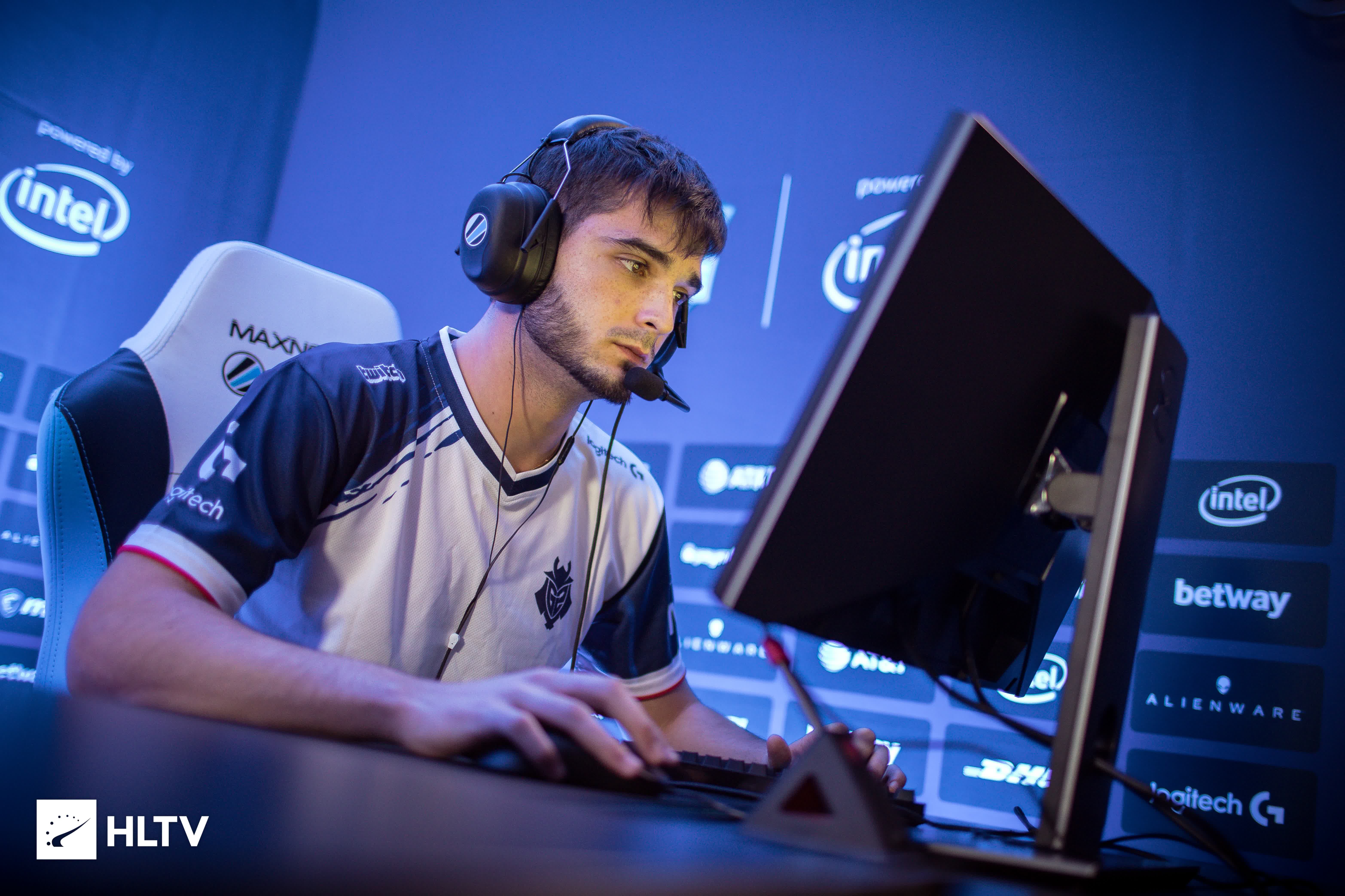 日本队在近 日本队在近