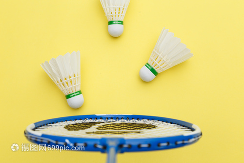 仅仅是对英 仅仅是对英