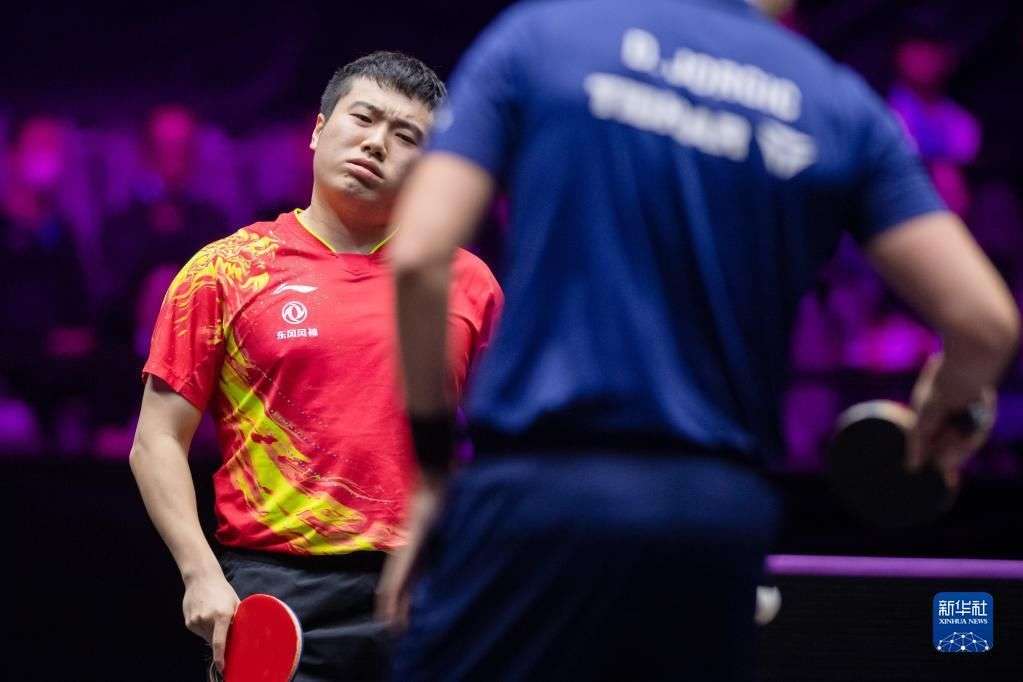 还将她推向 还将她推向